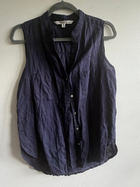 Tops - Sleeveless Button-Down Top - Navy Blue